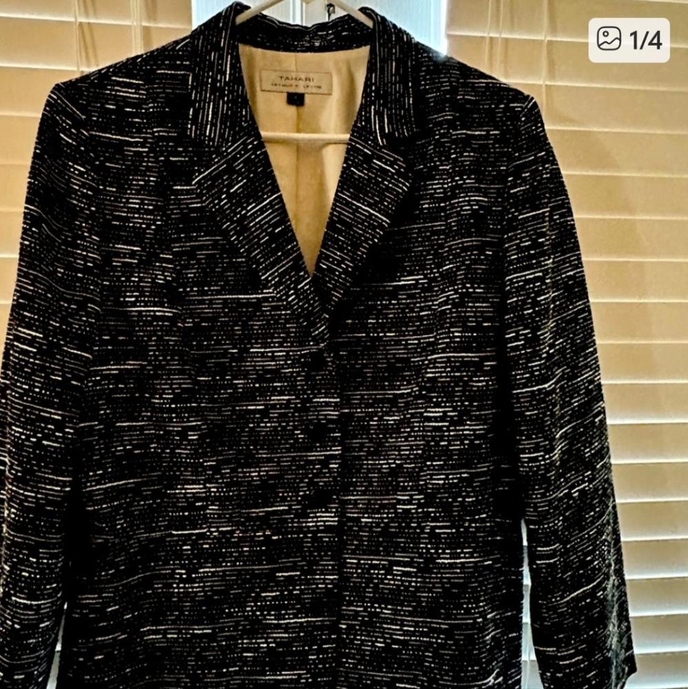 Tahari 2 piece suit. Size 18